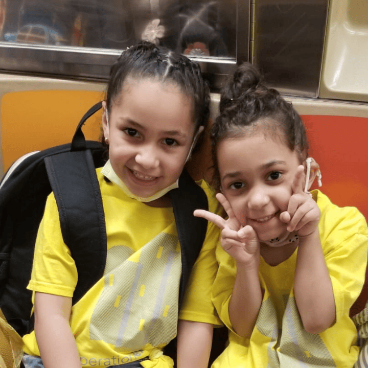 TwoGirlsSubway (1)